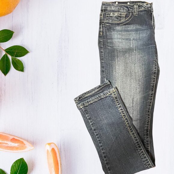 Red Rivet Embellished Pockets Slim Fit Jeans - Picture 2 of 6